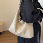 Specious Women's Shoulder Bag For Commuters