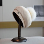 Beige Wollbaske, weiche und warme Wintermütze für Damen