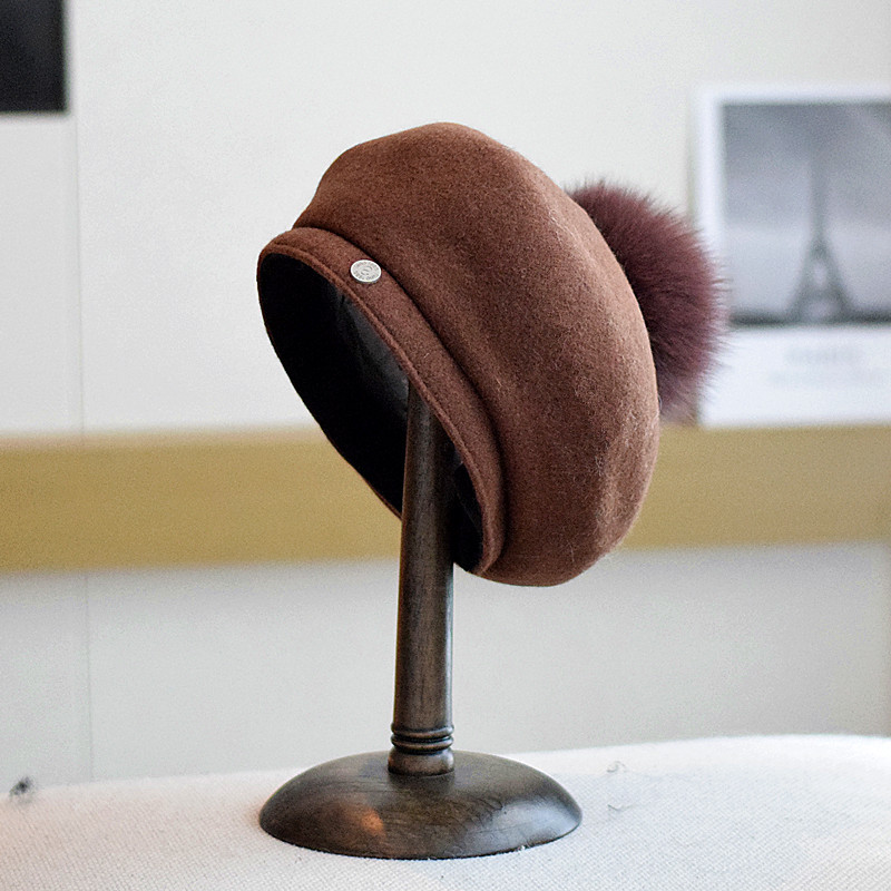 Braune Wollbaske für Damen im minimalistischen französischen Stil