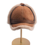 Bež topla zimska kapa s ušima i flis podstavom sprijeda