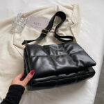 Women's padded shoulder bag black