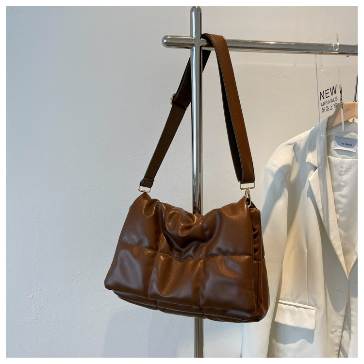 Women's Padded Shoulder Bag – Minimalist Style