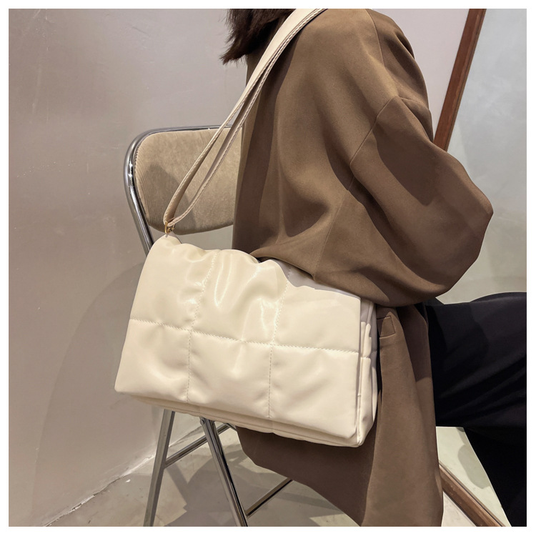 Women's Padded Shoulder Bag – Minimalist Style