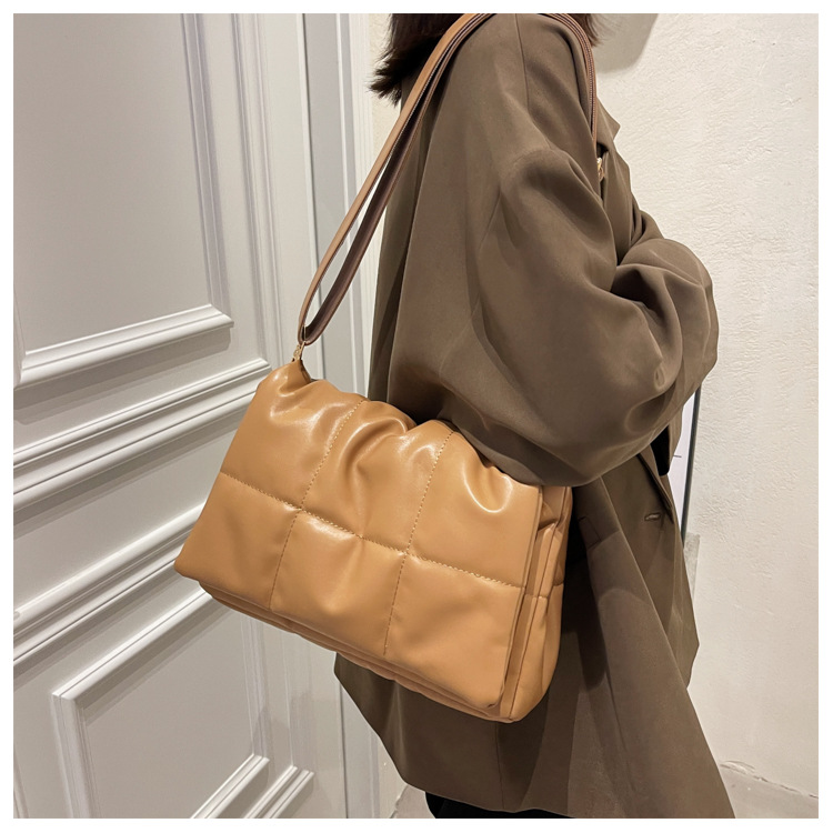 Women's Padded Shoulder Bag – Minimalist Style