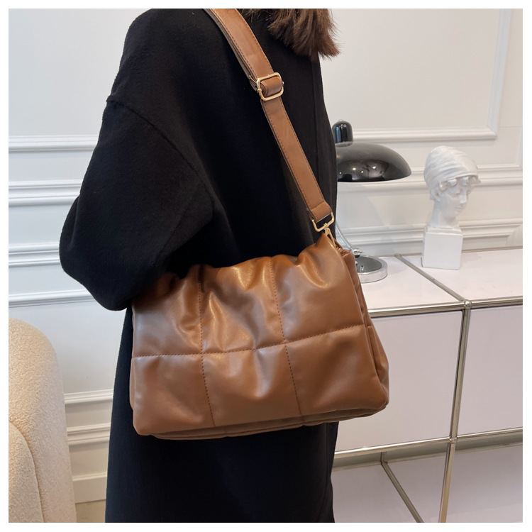 Women's Padded Shoulder Bag – Minimalist Style