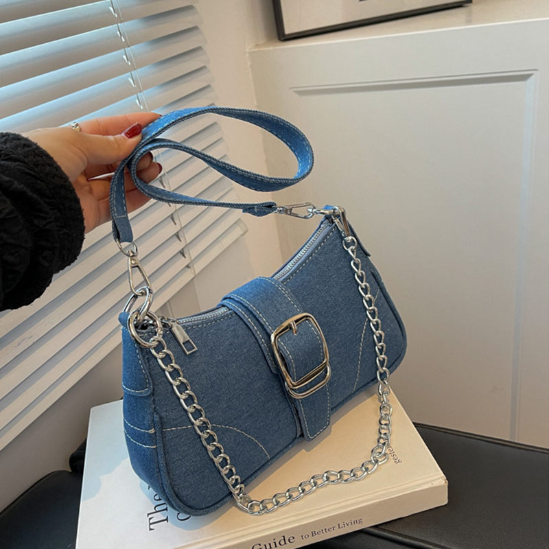 Jeans-Schultertasche für Damen in Blau mit Kettenriemen