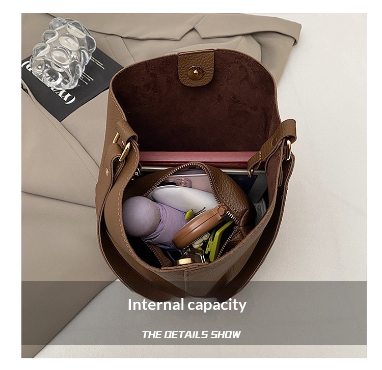 mBan Bucket Mála – Tras-chomhlacht Stíliúil Laethúil