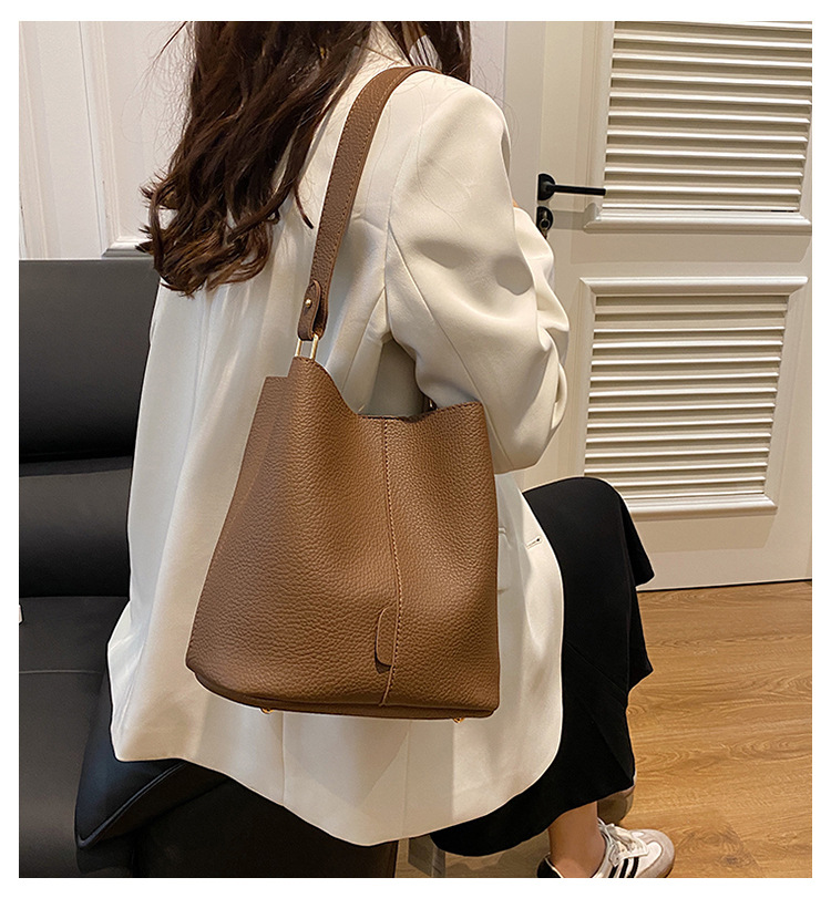 mBan Bucket Mála – Tras-chomhlacht Stíliúil Laethúil