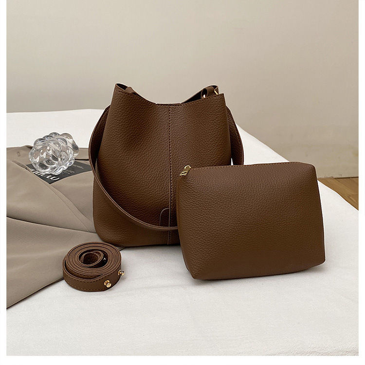 mBan Bucket Mála – Tras-chomhlacht Stíliúil Laethúil