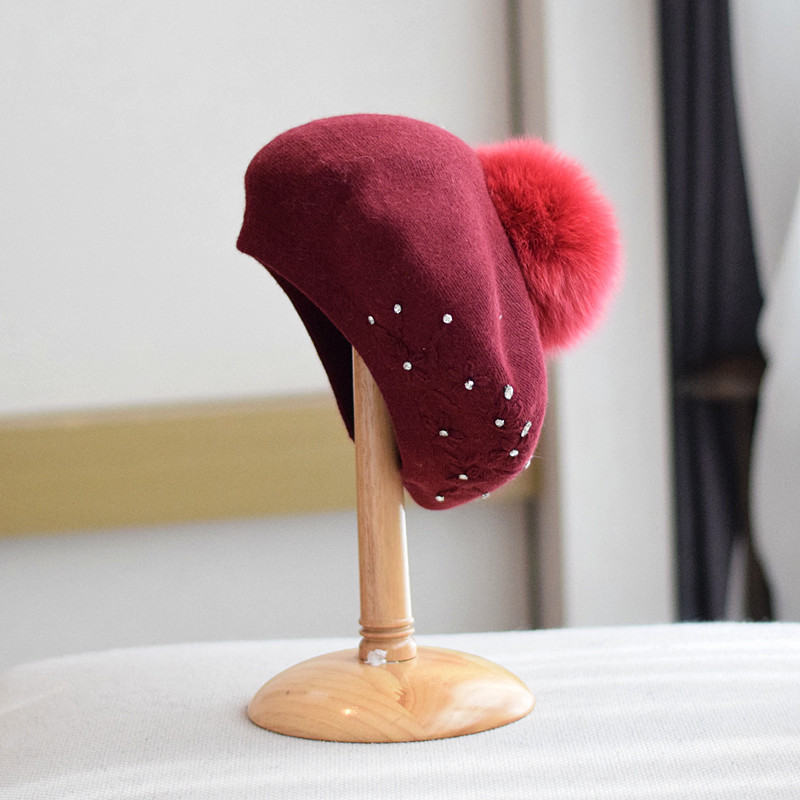 Women’s Beret with Pom Pom – Elegant Winter Hat Women’s Beret with Pom Pom – Elegant Winter Hat