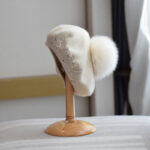 Women’s Beret with Pom Pom – Elegant Winter Hat Beige wool beret with pom pom for women