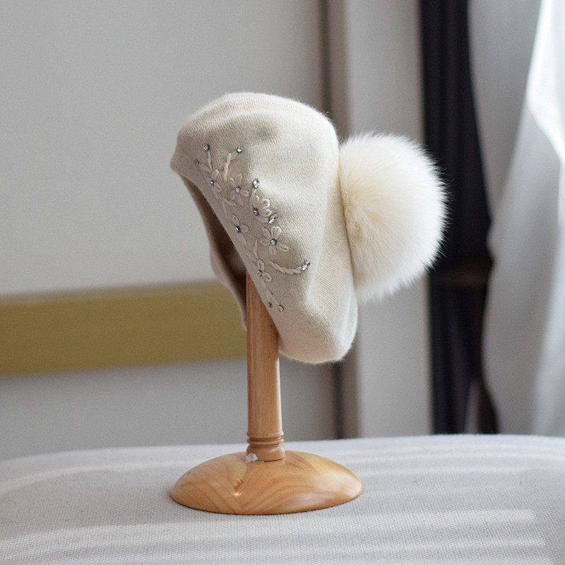 Beige women’s wool beret Beige wool beret with pom pom for women